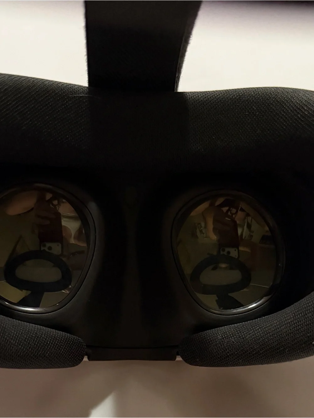 Standalone White VR Headset with Triple Front Sensors